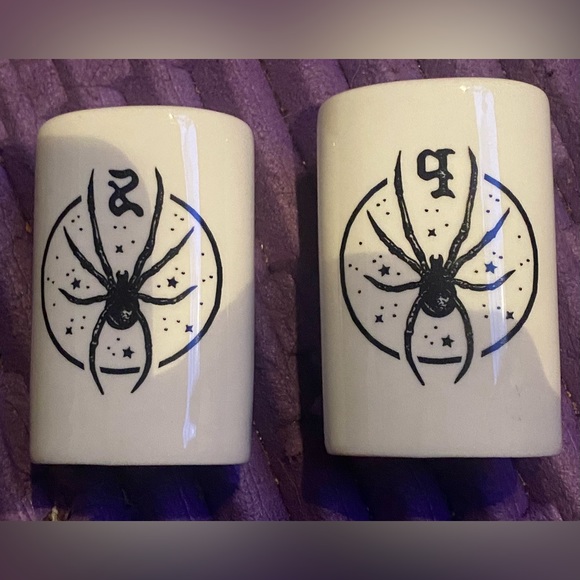 Spider SALT PEPPER holders NEW BY SOURPUSS  GOTH PUNK HOME DECOR KITCHEN - Picture 1 of 4